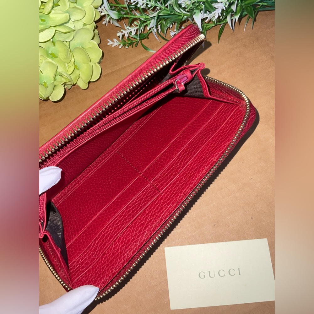 ✅AUTHENTIC GUCCI ZIP WALLET - Picture 4 of 7